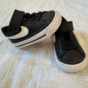 Nike Legacy Toddler / Baby Black and White Sneakers